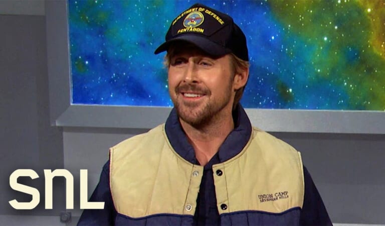 Ryan Gosling Sang Taylor Swift, Rapped With Chris Stapleton, And Dressed As Beavis On SNL